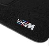 Tapis de sol en velours pour BMW Série 1 F20/F21, détail du motif M brodé