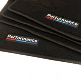 Tapis de sol en velours pour BMW Série 3 E90/E91, vue des broderies Performance